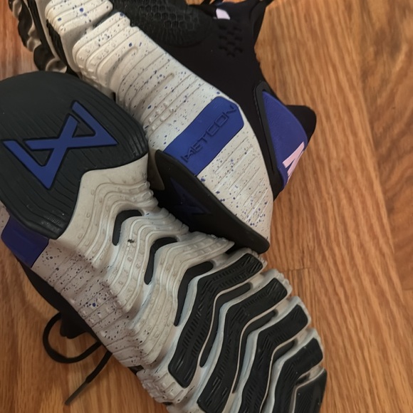 Nike Women’s Metcon Sneakers - Picture 2 of 5